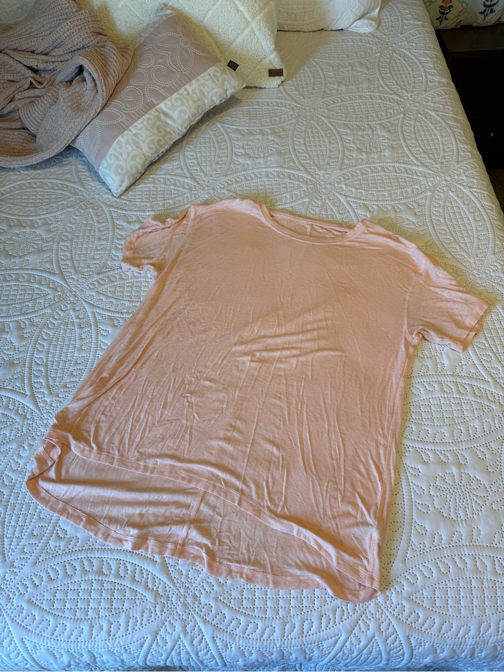 American Eagle Outfitters Light Peach Short Sleeve Tee